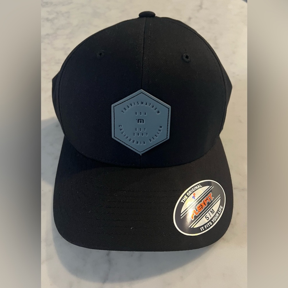 New Travis Mathew Golf
Men's Black Dopp Tri-Blend Flex Hat S/M
